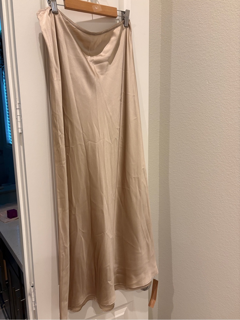 Reformation Layla silk skirt Champagne color size 6